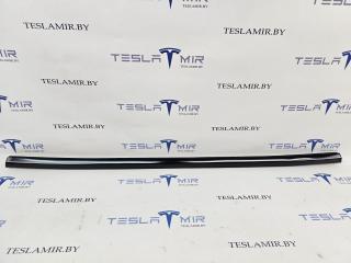 молдинг двери задней левой Tesla Model 3 1 поколение 2022, 1080745-00, 1080745-01