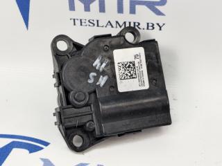 моторчик заслонки печки Tesla Model 3 1 поколение 2022, 1500640-00