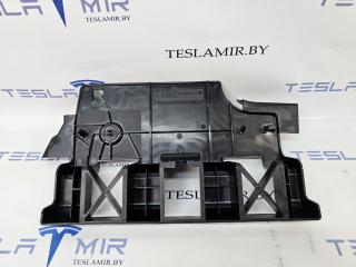 Кронштейн крепления обшивки багажника правый Tesla Model 3 1 поколение 2022, 1470963-00
