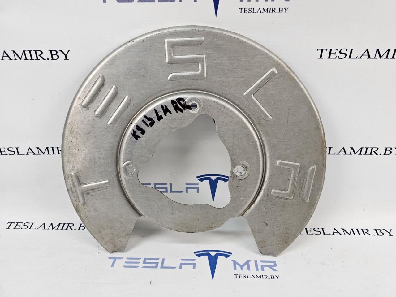 защитный кожух тормозного механизма Tesla Model 3 1 поколение 2020, 1044665-00 - фото №1
