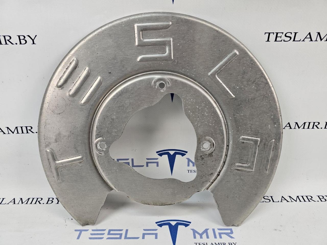 защитный кожух тормозного механизма Tesla Model 3 1 поколение 2022, 1044665-00 - фото №1