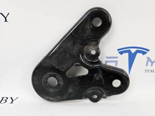 Кронштейн балки Tesla Model 3 1 поколение 2022, 1044576-00