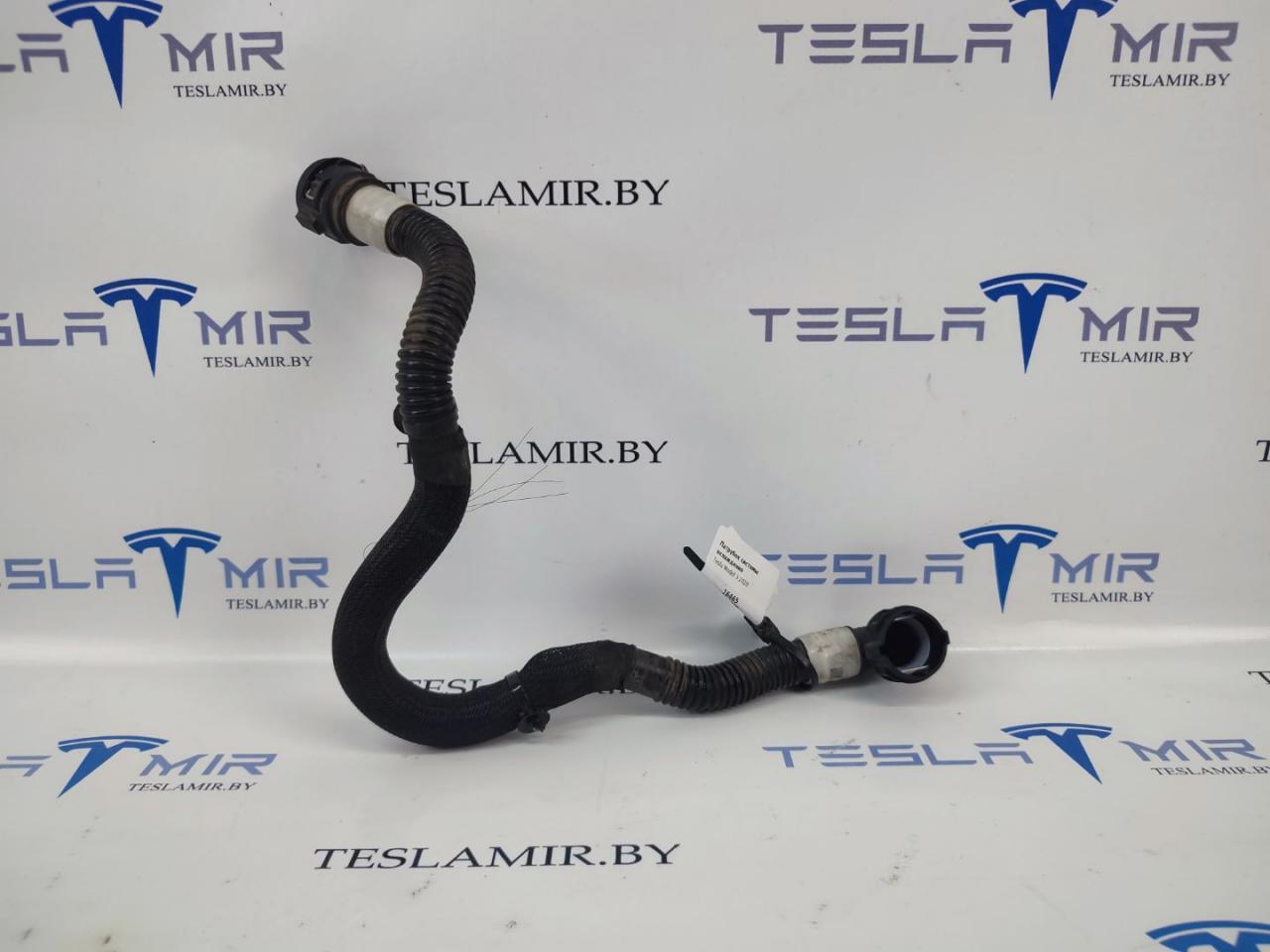 Шланг системы охлаждения заднего мотора Tesla Model 3 1 поколение 2022, 1077594-00 - фото №1