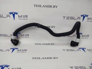 Патрубок системы охлаждения пластиковый передний Tesla Model Y 1 поколение 2021, 1504722-00, 1631596-00