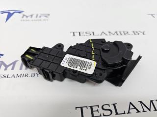 Электропривод бардачка Tesla Model S 1 поколение [рестайлинг] 2017, 1002299-00