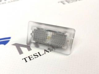 Фонарь подсветки двери/багажника белый (лампочка подсветки) Tesla Model 3 1 поколение 2021, 1007151-70