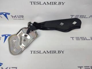 петля капота левая Tesla Model 3 1 поколение 2021, 1098792-00