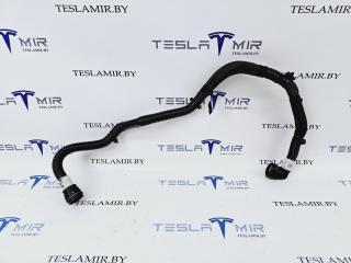 Шланг системы охлаждения заднего мотора Tesla Model 3 1 поколение 2023, 1077585-00