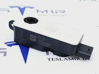 Электропривод (моторчик) вентиляционной решетки (люверса) Tesla Model Y 1 поколение 2021, 1097767-00, 1076732-00