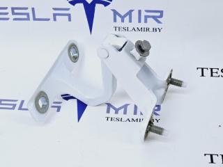 петля крышки багажника Tesla Model Y 1 поколение 2021, 1500495-00
