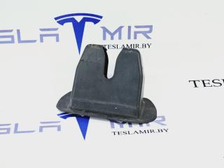 Крышка замка двери багажника Tesla Model 3 1 поколение 2021, 1584544-00