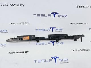 Кронштейн порога Tesla Model Y 1 поколение 2021, 1521682-00