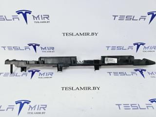 Кронштейн порога Tesla Model Y 1 поколение 2021, 1521705-00