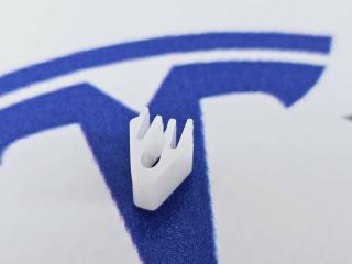 Клипса крепления накладок декоративных Tesla Model Y 1 поколение 2021, 1496105-00