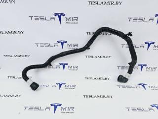 Шланг системы охлаждения заднего мотора Tesla Model S 1 поколение [2-й рестайлинг] 2022, 1077585-00