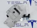 крючок для одежды Tesla Model Y 1 поколение 2021, 1515339-93, 1515339-97 - фото №2