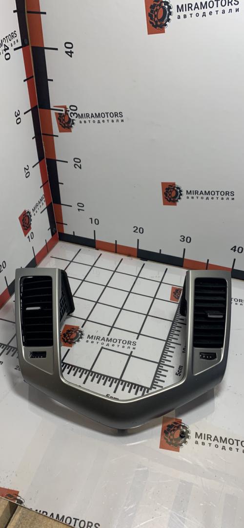 дефлектор обдува салона Chevrolet Cruze 2 поколение 2017, 1.4 л., бензин, АКПП, седан - фото №1