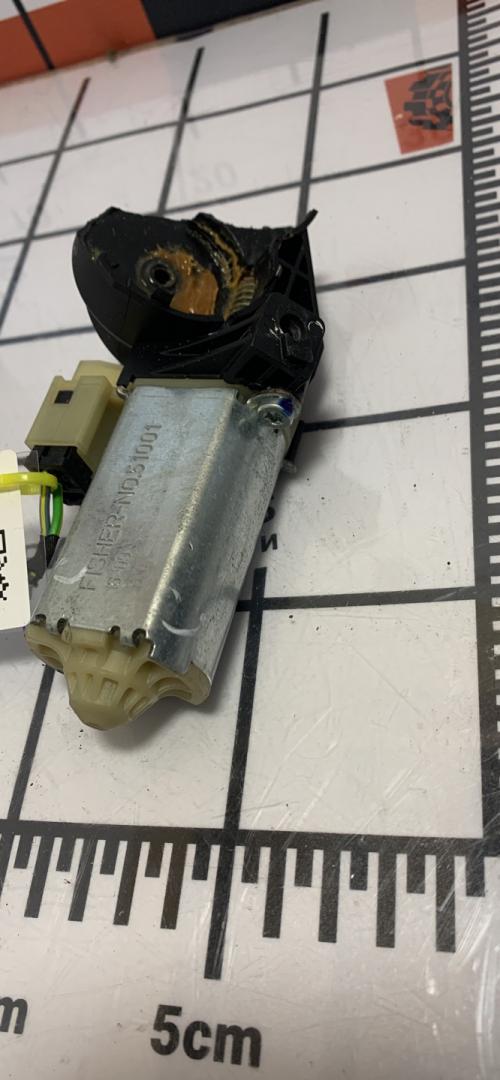 моторчик регулировки сиденья Chevrolet Malibu 9 поколение 2017, 1.5 л., бензин, АКПП, седан - фото №1