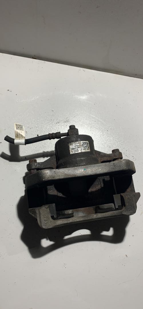 суппорт Chevrolet Equinox 3 поколение 2018, 1.5 л., бензин, АКПП, внедорожник 5 дв. - фото №1