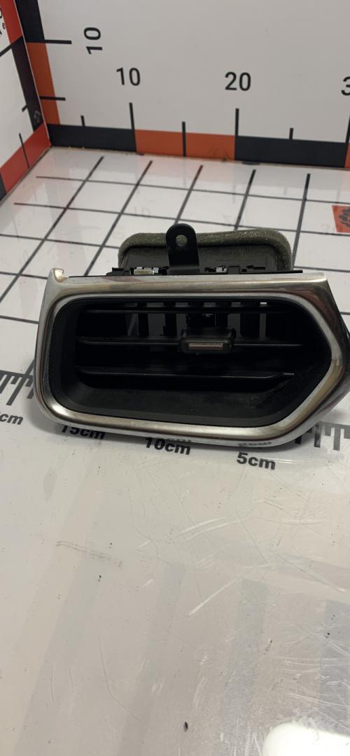 дефлектор обдува салона Chevrolet Equinox 3 поколение 2018, 1.5 л., бензин, АКПП, внедорожник 5 дв. - фото №1