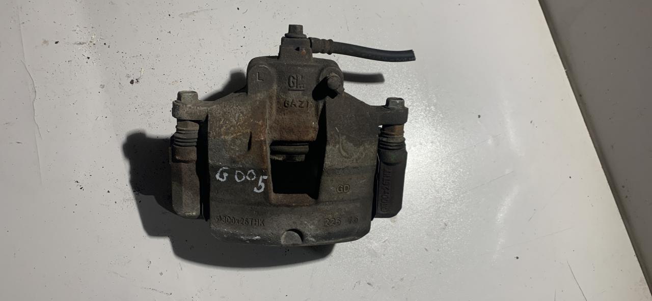 суппорт передний левый Chevrolet Malibu 9 поколение 2017, 1.5 л., бензин, АКПП, седан - фото №1