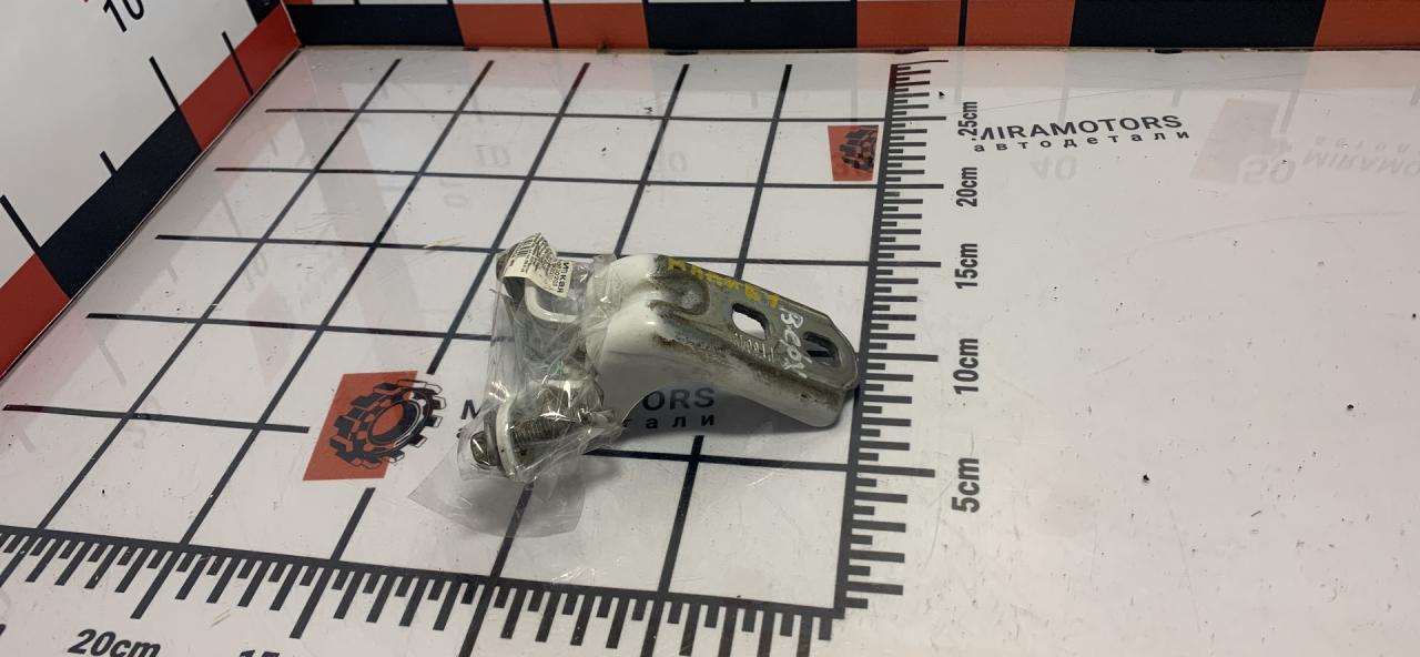 петля двери Chevrolet Malibu 9 поколение 2016, 1.5 л., бензин, АКПП, седан - фото №1