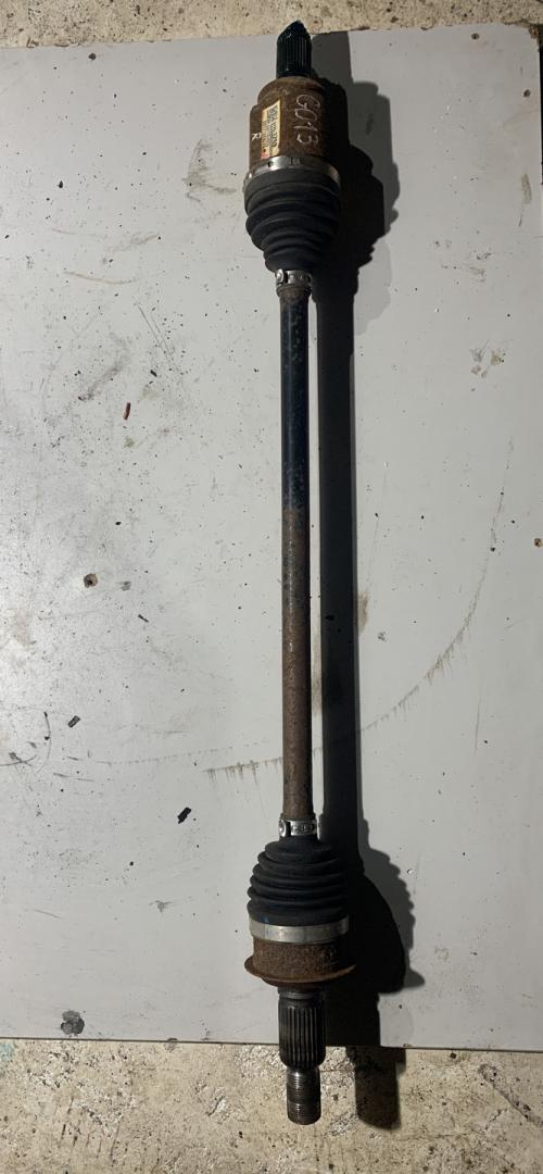 полуось задняя (приводной вал, ШРУС) GMC Terrain 2 поколение 2018, 2.0 л., бензин, АКПП, внедорожник 5 дв. - фото №1