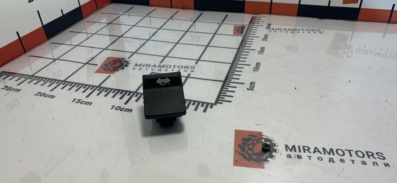 кнопка открытия багажника Chevrolet Cruze 2 поколение 2017, 1.4 л., бензин, АКПП, седан - фото №1