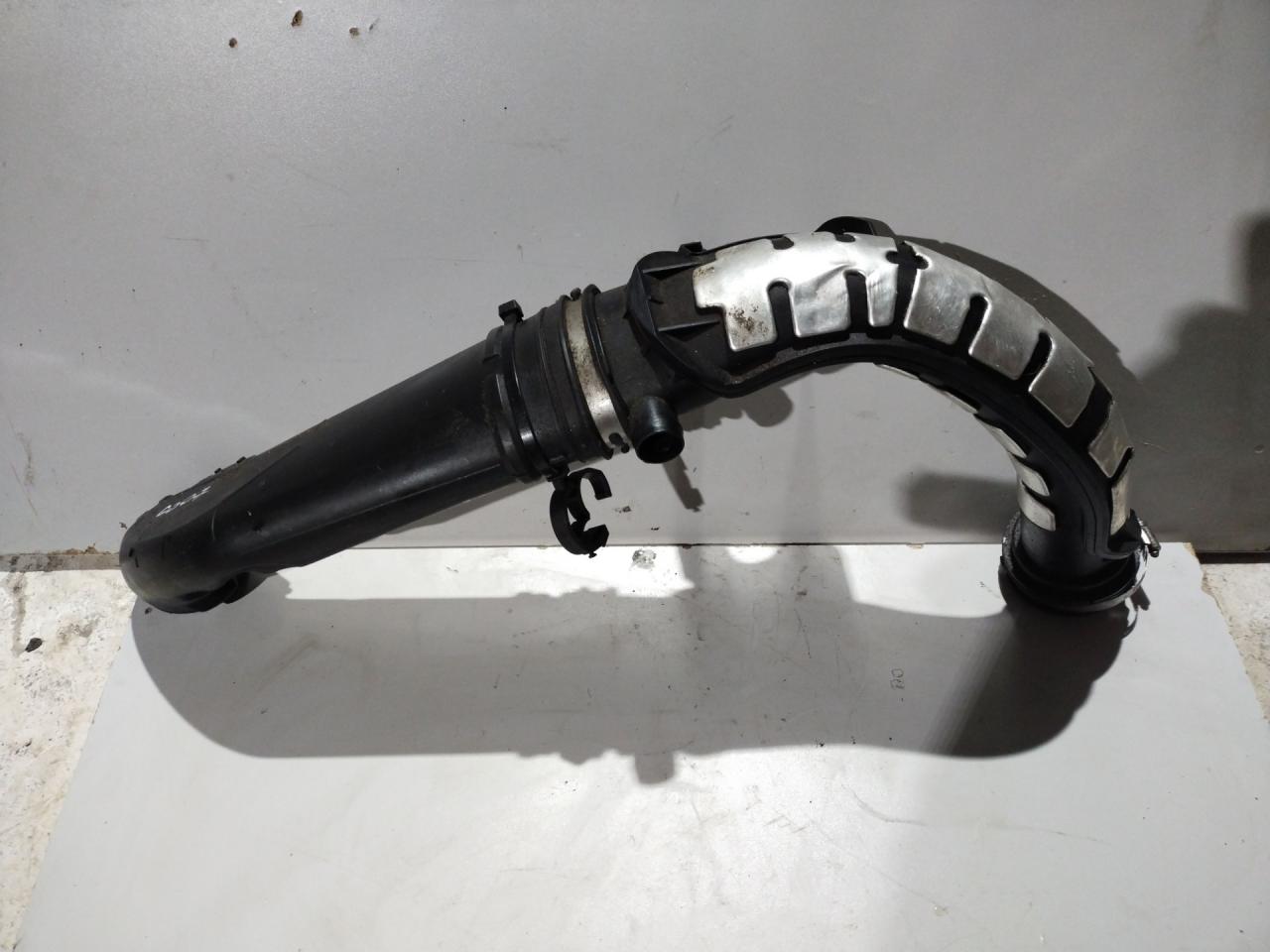 патрубок интеркулера Ford Escape 3 поколение C520 2013, 1.5 л., бензин, АКПП, внедорожник 5 дв. - фото №1