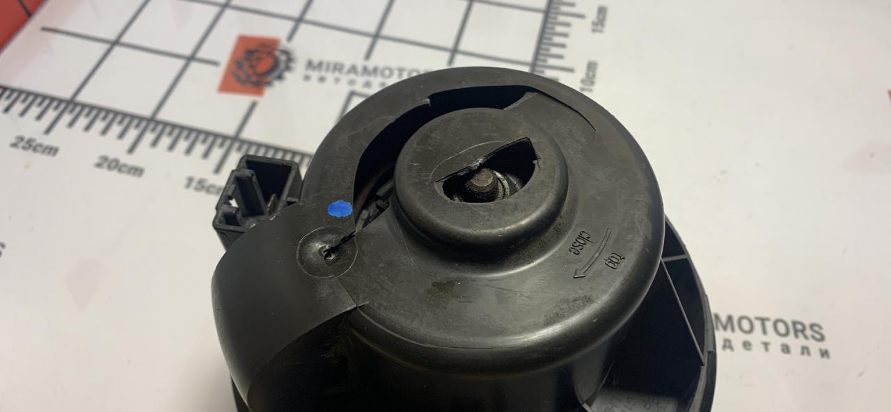 моторчик печки Ford Escape 3 поколение C520 2014, 2.5 л., бензин, АКПП, внедорожник 5 дв. - фото №1