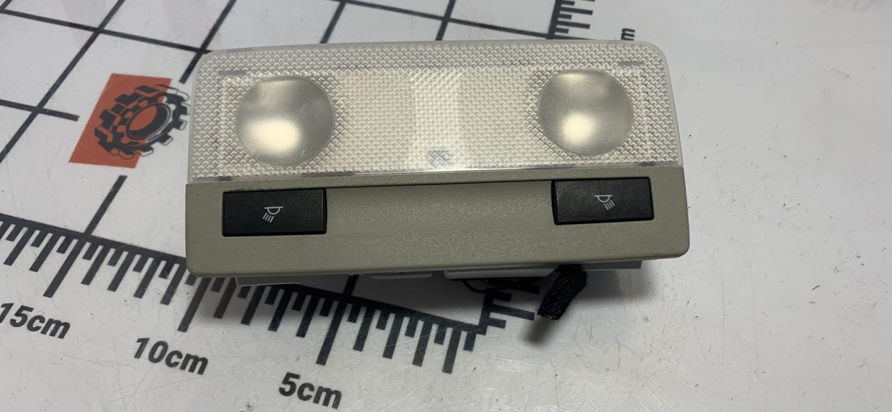 фонарь салона (плафон) Chevrolet Malibu 9 поколение 2017, 1.5 л., бензин, АКПП, седан - фото №1