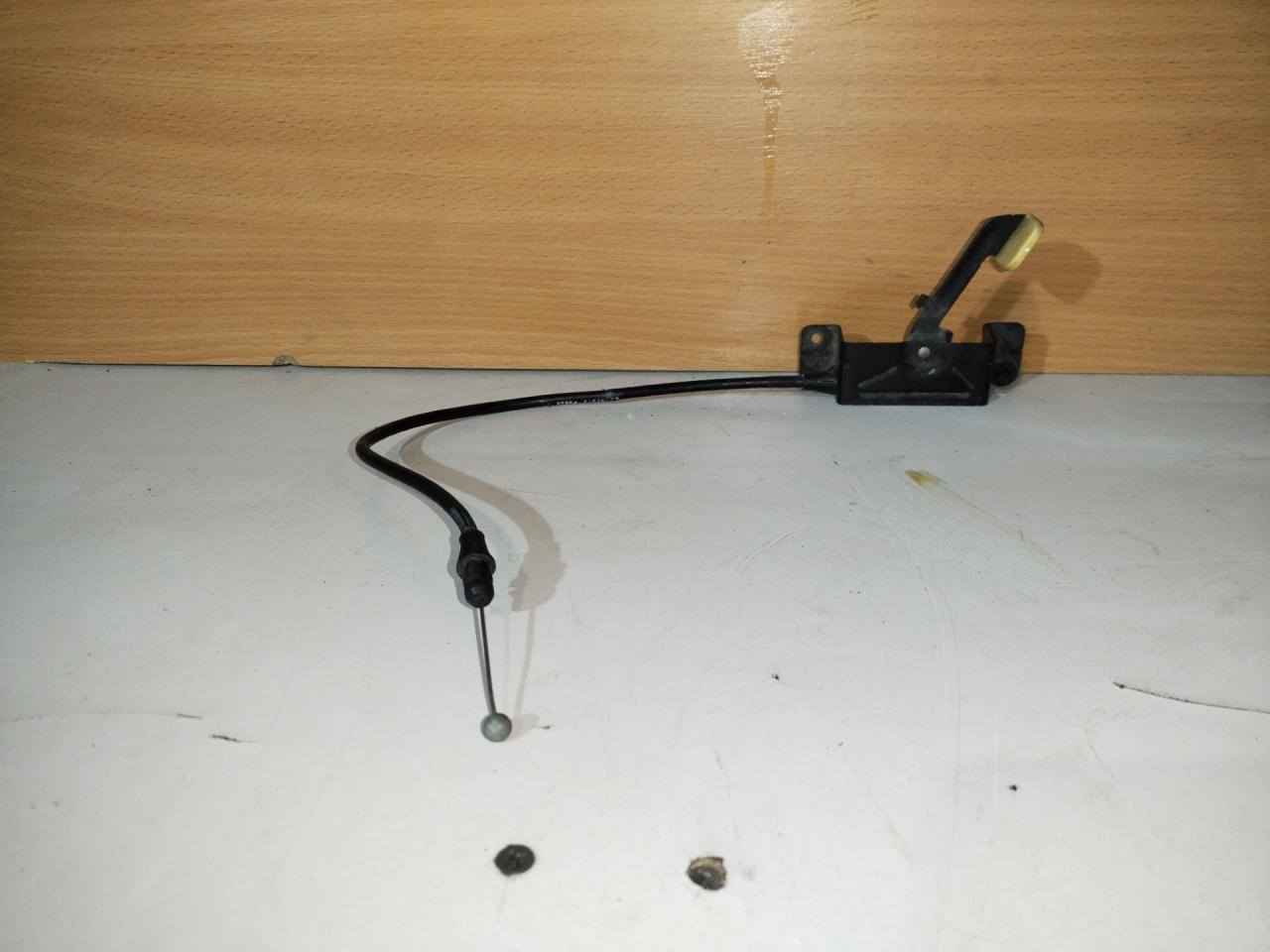 трос капота Chevrolet Malibu 9 поколение 2016, 1.5 л., бензин, АКПП, седан - фото №1