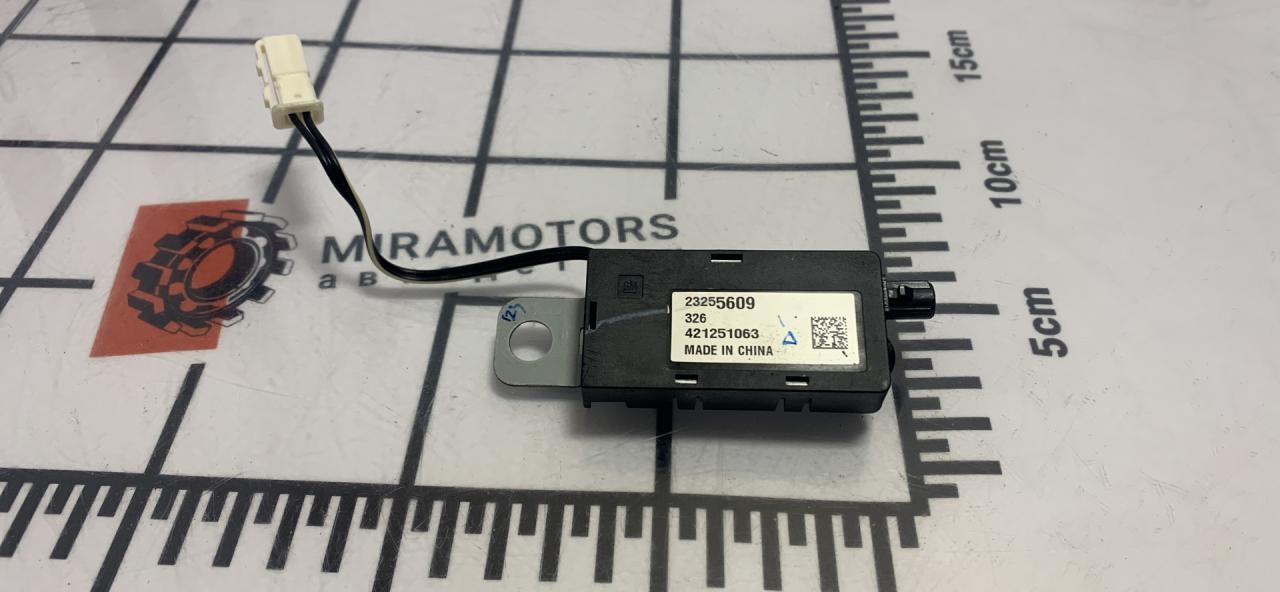 усилитель антенны Chevrolet Malibu 9 поколение 2017, 1.5 л., бензин, АКПП, седан - фото №1