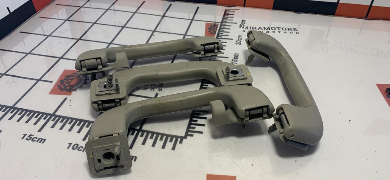 ручка внутренняя потолочная Buick Encore 1 поколение 2016, 1.4 л., АКПП, внедорожник 5 дв. - фото №1