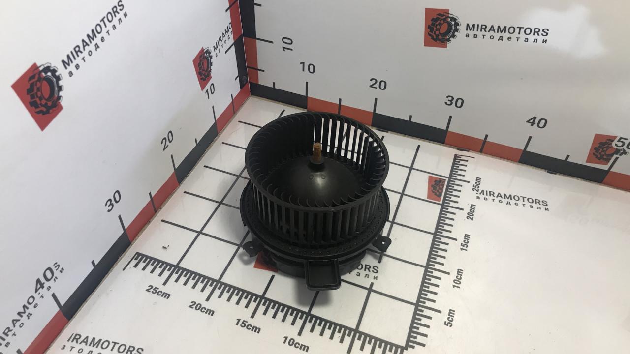 моторчик печки Chevrolet Cruze 2 поколение 2017, 1.4 л., бензин, АКПП, седан - фото №1