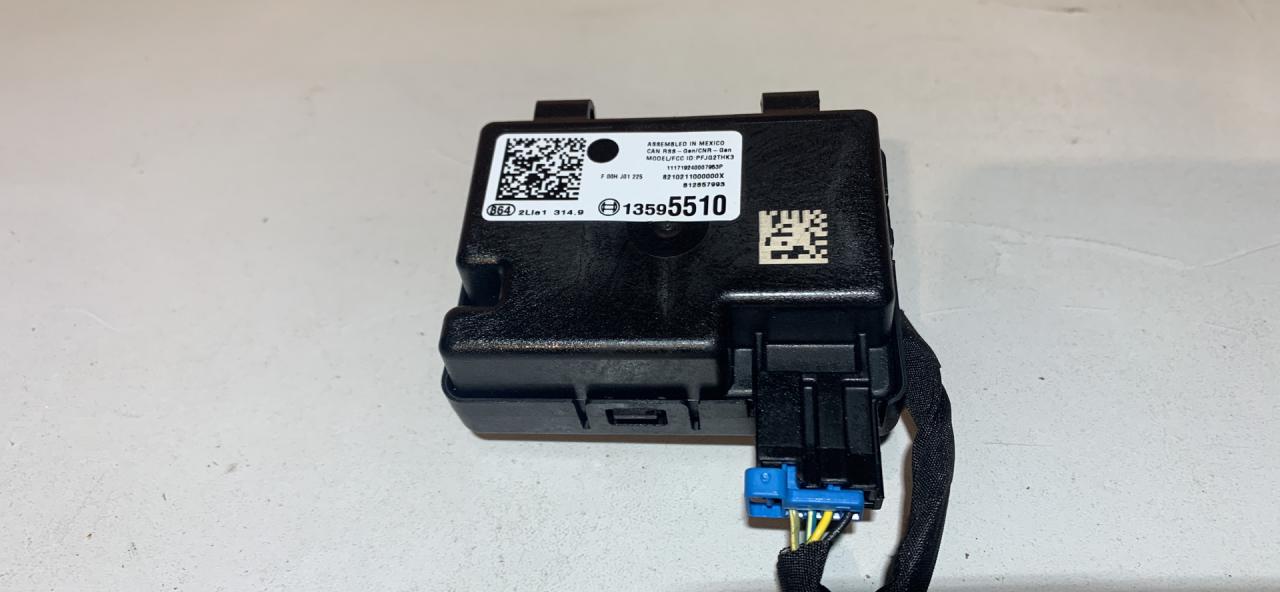 Блок управления бесключевым доступом GMC Terrain 2 поколение 2018, 2.0 л., бензин, АКПП, внедорожник 5 дв., 13595510 - фото №1