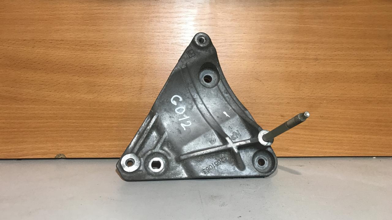 кронштейн компрессора кондиционера Chevrolet Equinox 3 поколение 2018, 1.5 л., бензин, АКПП, внедорожник 5 дв. - фото №1