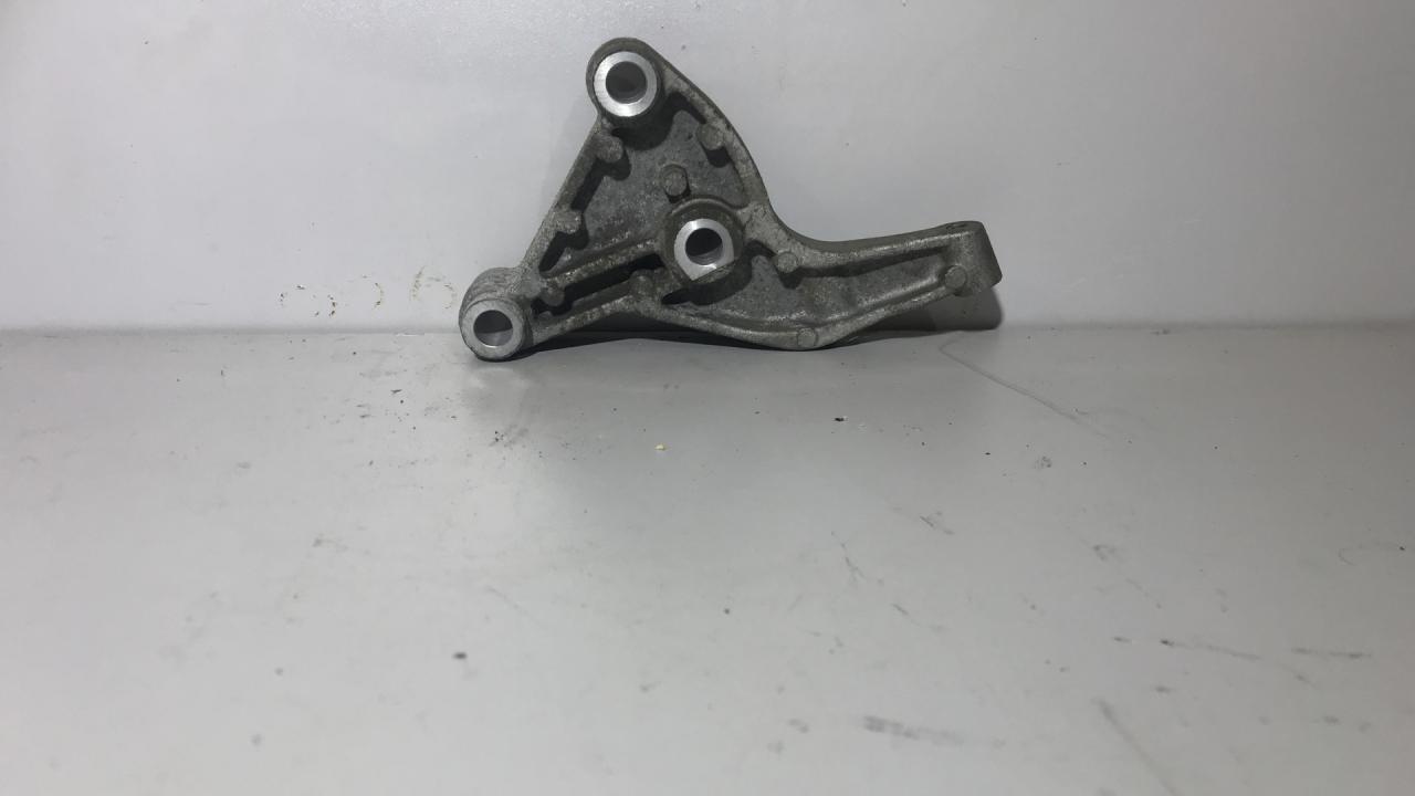 кронштейн КПП Chevrolet Equinox 3 поколение 2018, 1.5 л., бензин, АКПП, внедорожник 5 дв. - фото №1