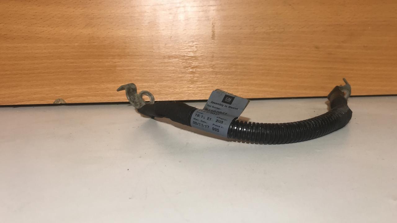 провод с генератора на стартер Chevrolet Equinox 3 поколение 2018, 1.5 л., бензин, АКПП, внедорожник 5 дв., 84397853 - фото №1