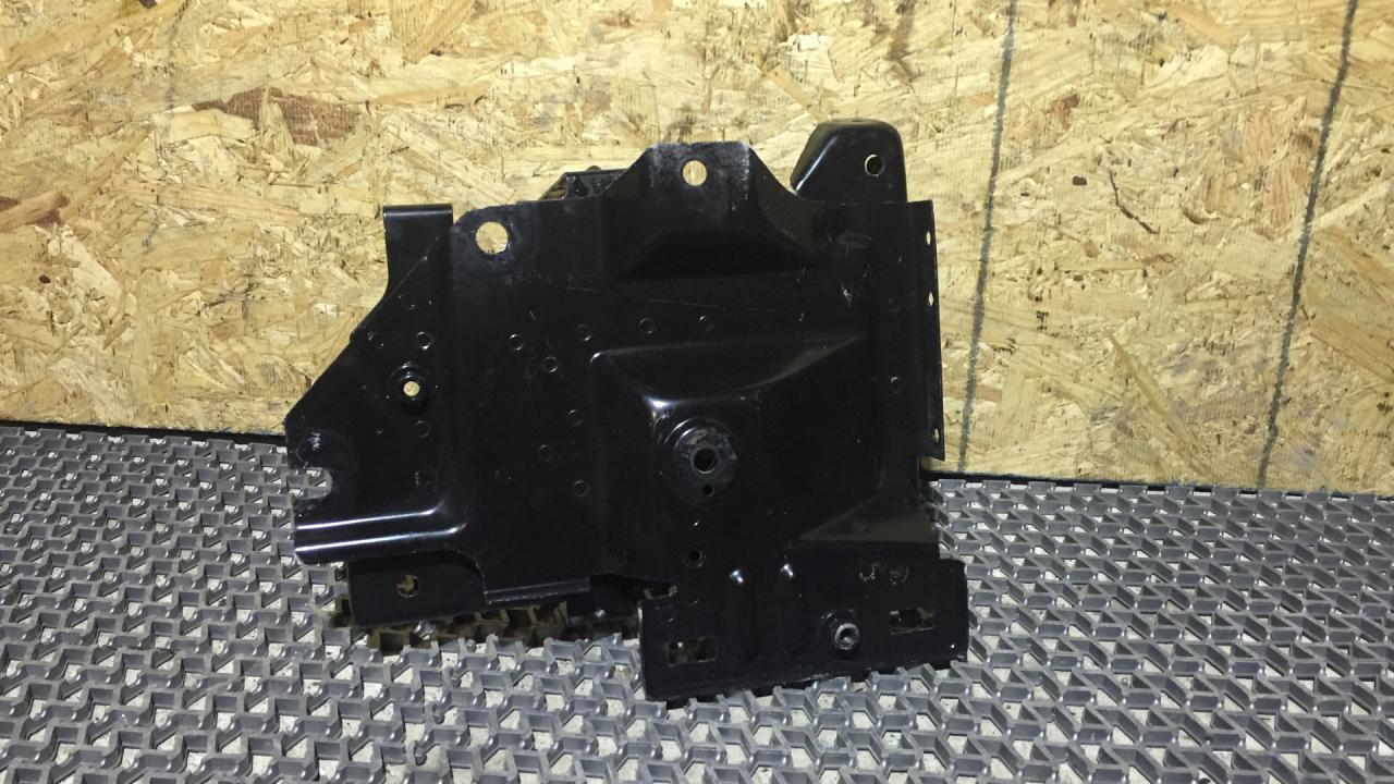 полка аккумулятора Chevrolet Equinox 3 поколение 2018, 1.5 л., бензин, АКПП, внедорожник 5 дв. - фото №1