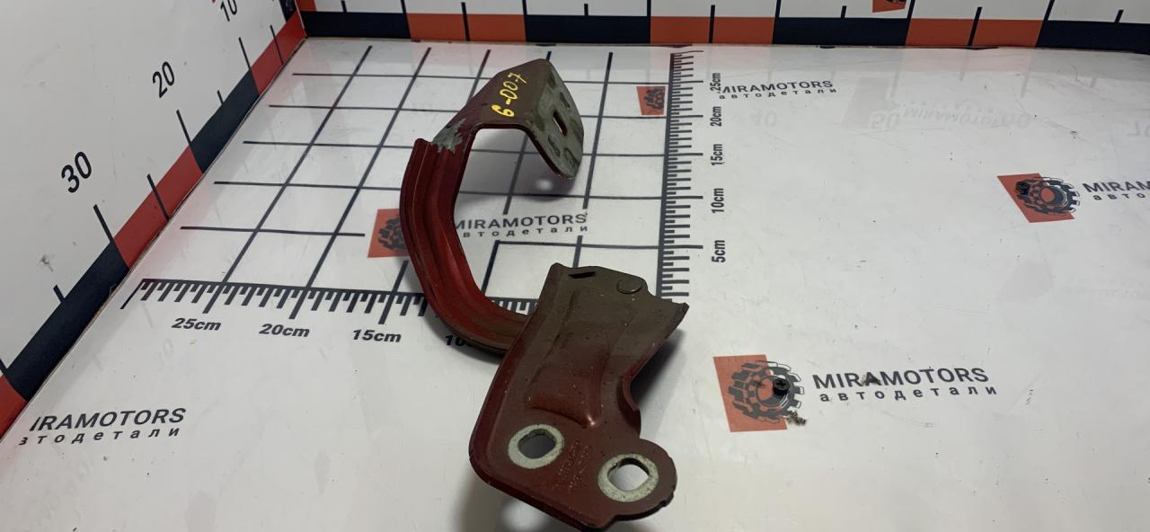 петля капота левая Ford Escape 3 поколение C520 2013, 1.5 л., бензин, АКПП, внедорожник 5 дв. - фото №1