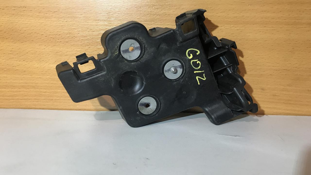 Крепление бампера заднего Chevrolet Equinox 3 поколение 2018, 1.5 л., бензин, АКПП, внедорожник 5 дв. - фото №1