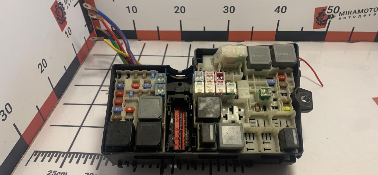 блок предохранителей Ford Escape 3 поколение C520 2014, 2.5 л., бензин, АКПП, внедорожник 5 дв., AV6T-14A067-AC - фото №1