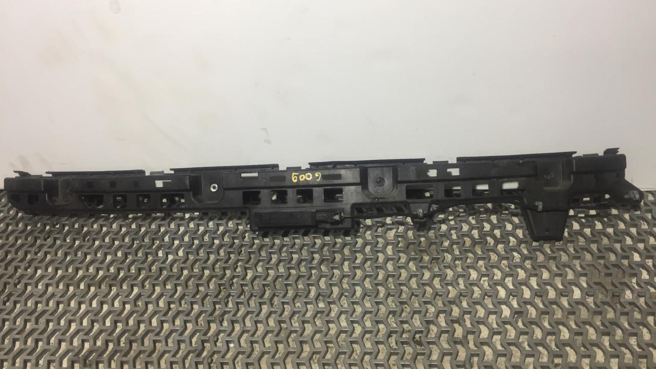 крепление бампера Chevrolet Malibu 9 поколение 2016, 1.5 л., бензин, АКПП, седан - фото №1