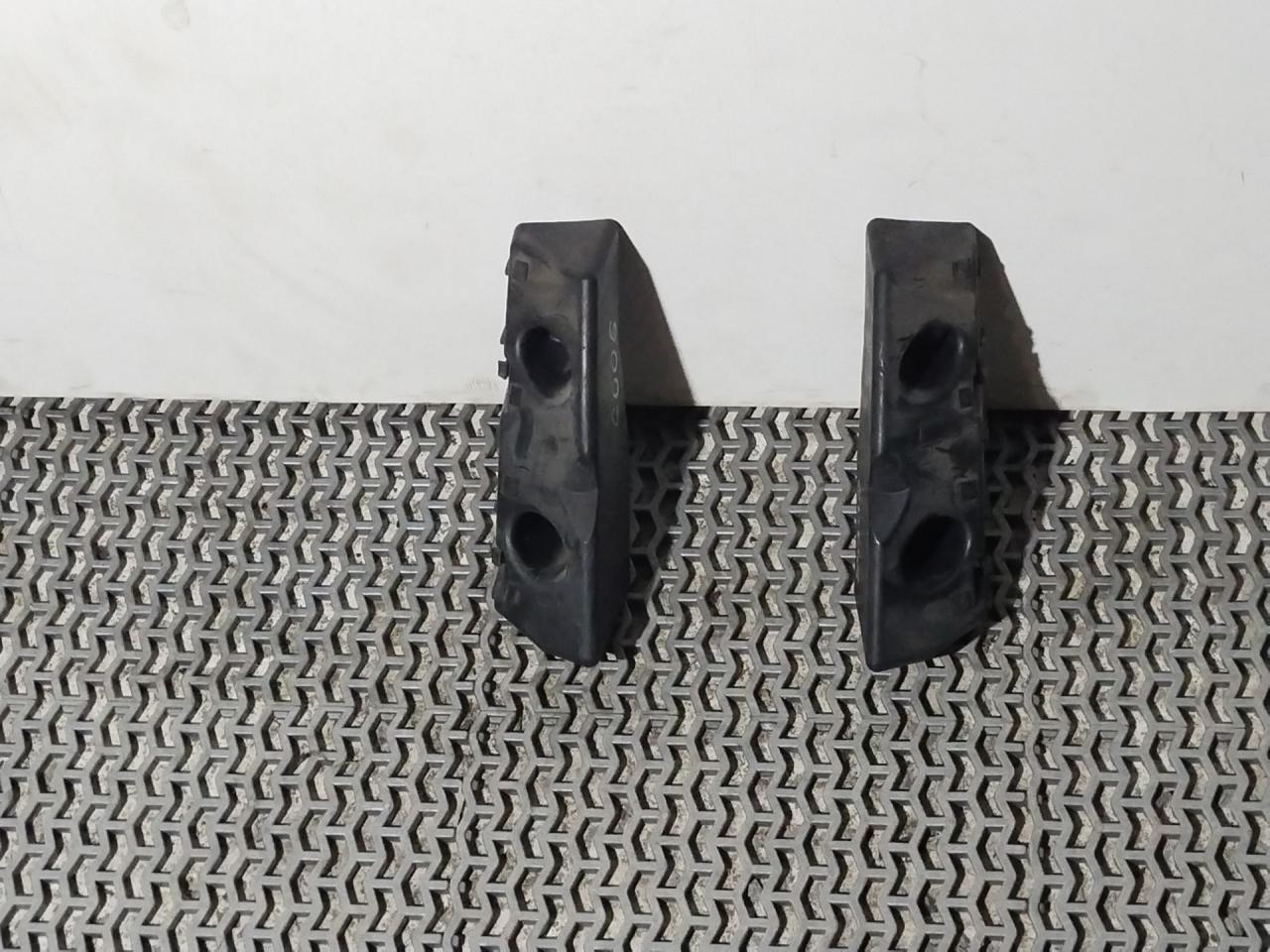 крепление бампера Chevrolet Malibu 9 поколение 2017, 1.5 л., бензин, АКПП, седан - фото №1