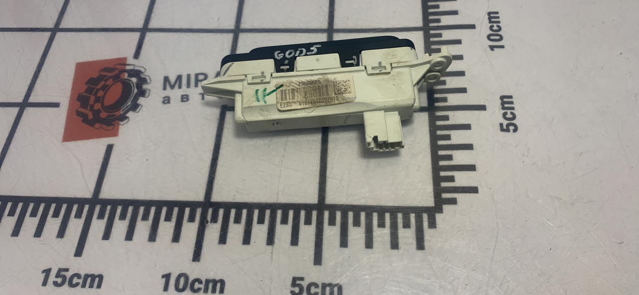 индикатор АКПП Chevrolet Malibu 9 поколение 2017, 1.5 л., бензин, АКПП, седан - фото №1