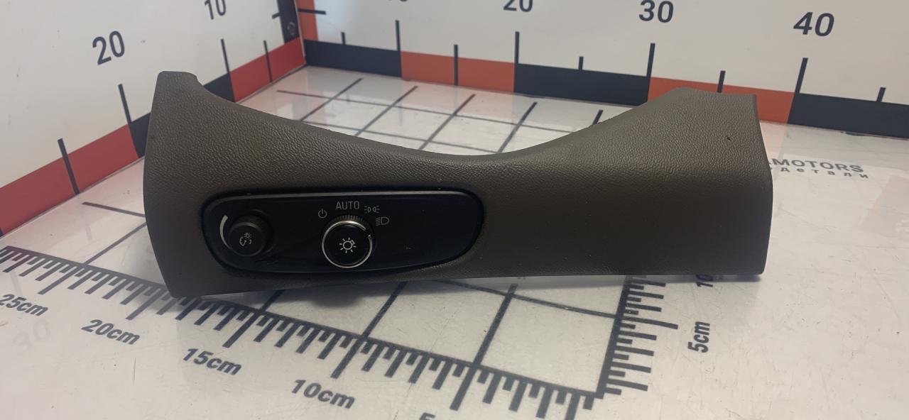 блок управления светом Chevrolet Malibu 9 поколение 2016, 1.5 л., бензин, АКПП, седан - фото №1