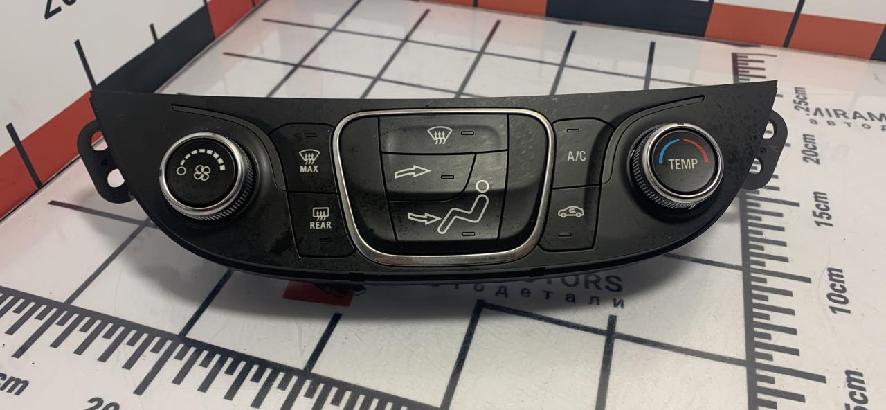 блок управления печки / климат-контроля Chevrolet Malibu 9 поколение 2016, 1.5 л., бензин, АКПП, седан - фото №1