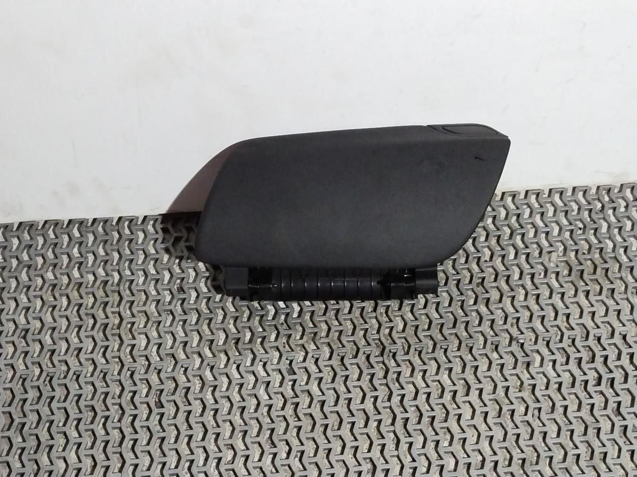 бардачок Buick Encore 1 поколение 2016, 1.4 л., АКПП, внедорожник 5 дв. - фото №1