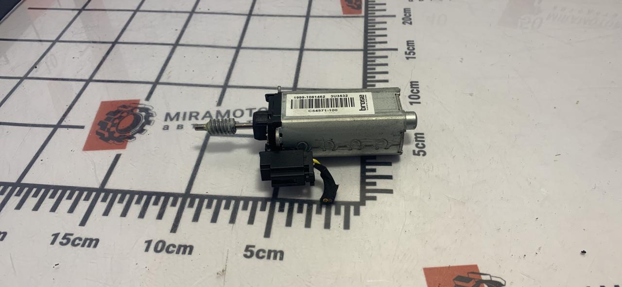 моторчик регулировки сиденья Chevrolet Malibu 9 поколение 2016, 1.5 л., бензин, АКПП, седан - фото №1